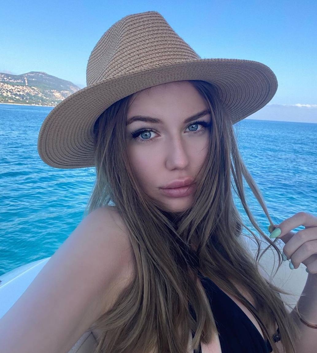 Алина привлекальеная девушка из Балезино цена от 3000 руб