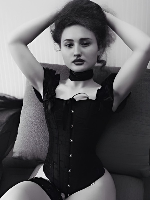 Ольга привлекательная девушка из Балезино цена от 3000 руб