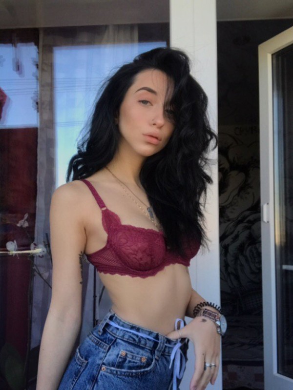 Надюша привлекательная девушка из Балезино цена от 3000 руб