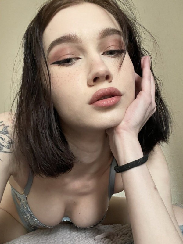 Яна привлекательная девушка из Балезино цена от 3000 руб