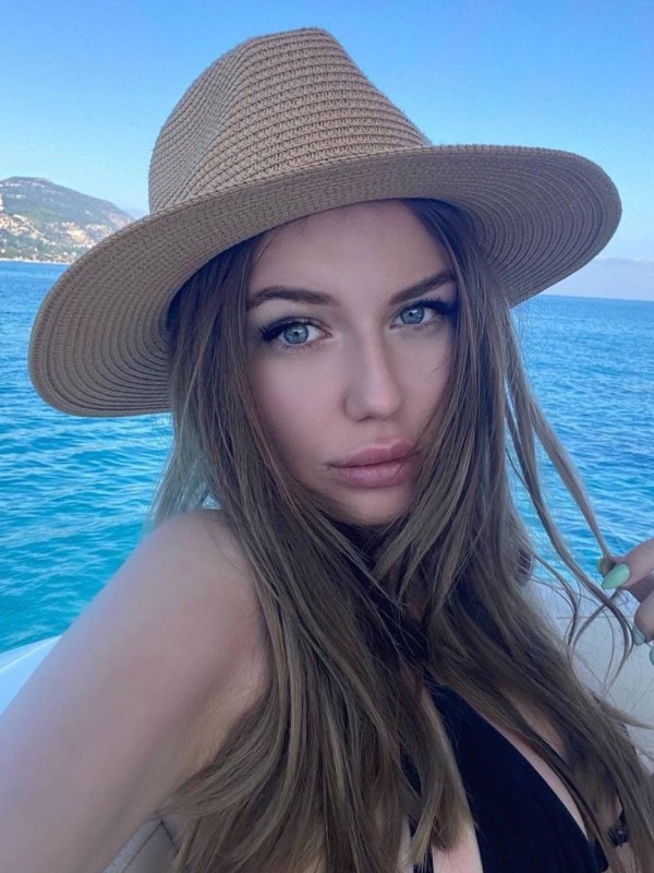 Алина привлекательная девушка из Балезино цена от 3000 руб