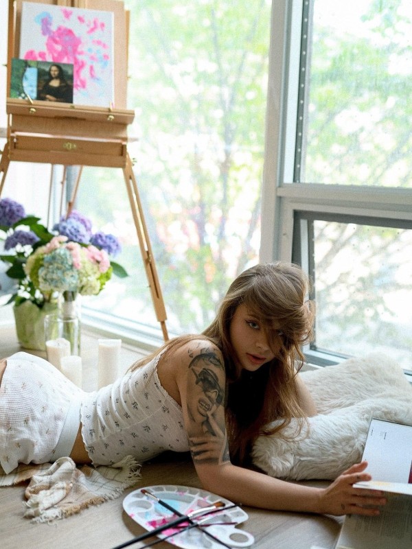 Аврора привлекательная девушка из Балезино цена от 8000 руб